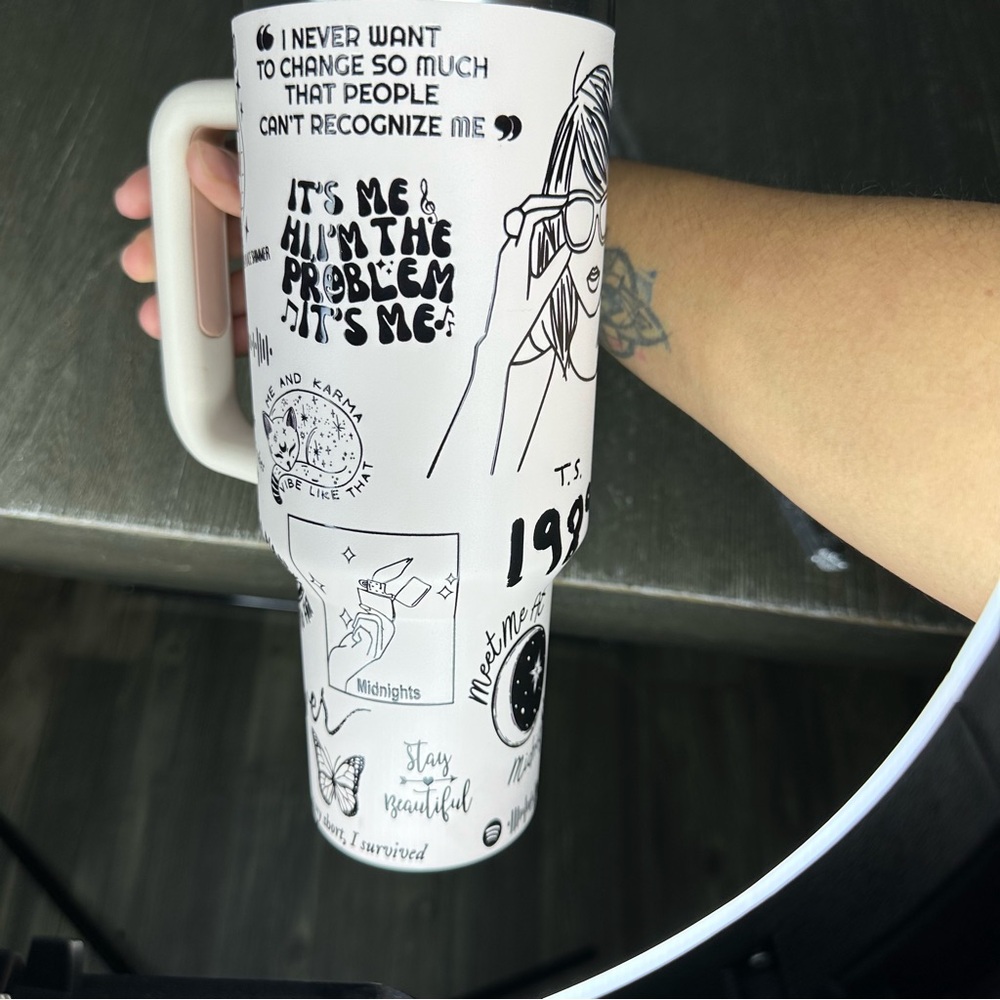 40oz Tumbler Taylor Swift Engraved White - Picture 6 of 7